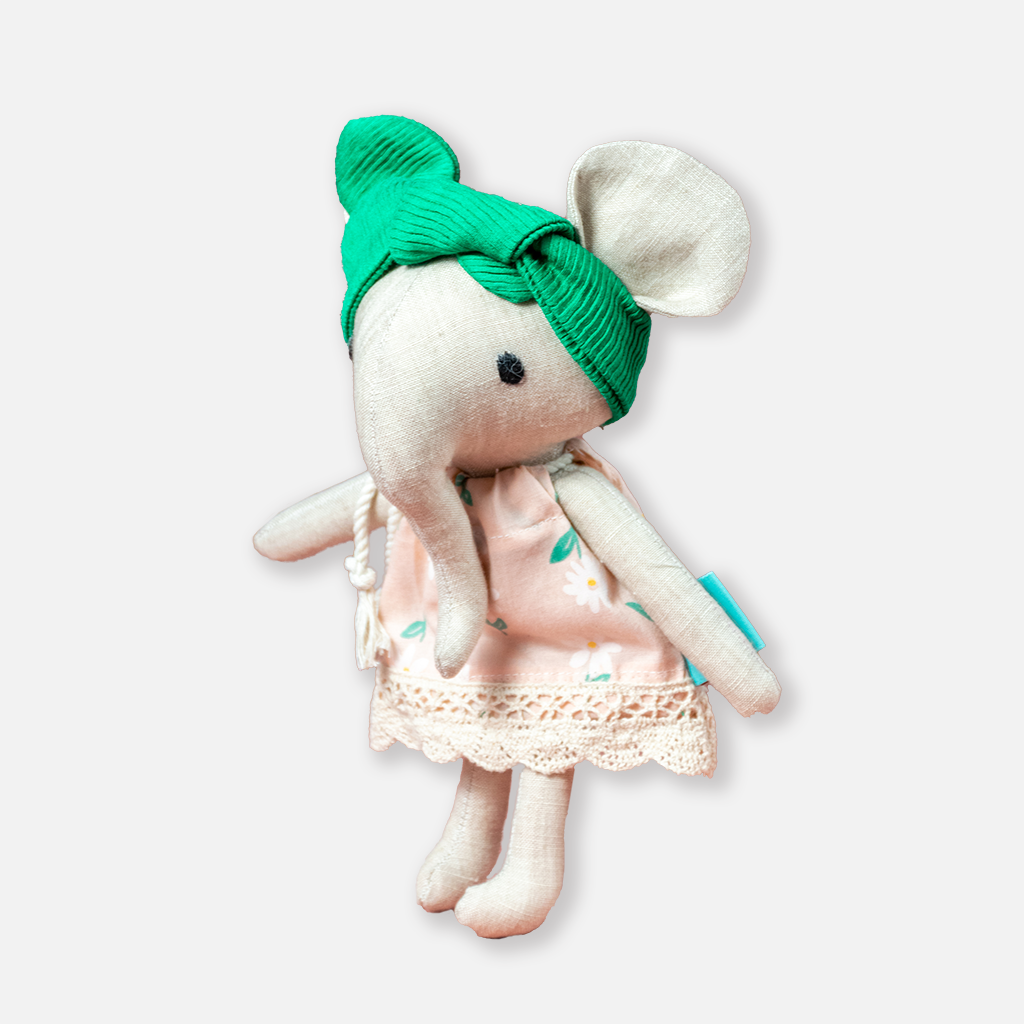 Mia - Miniature Animal Character